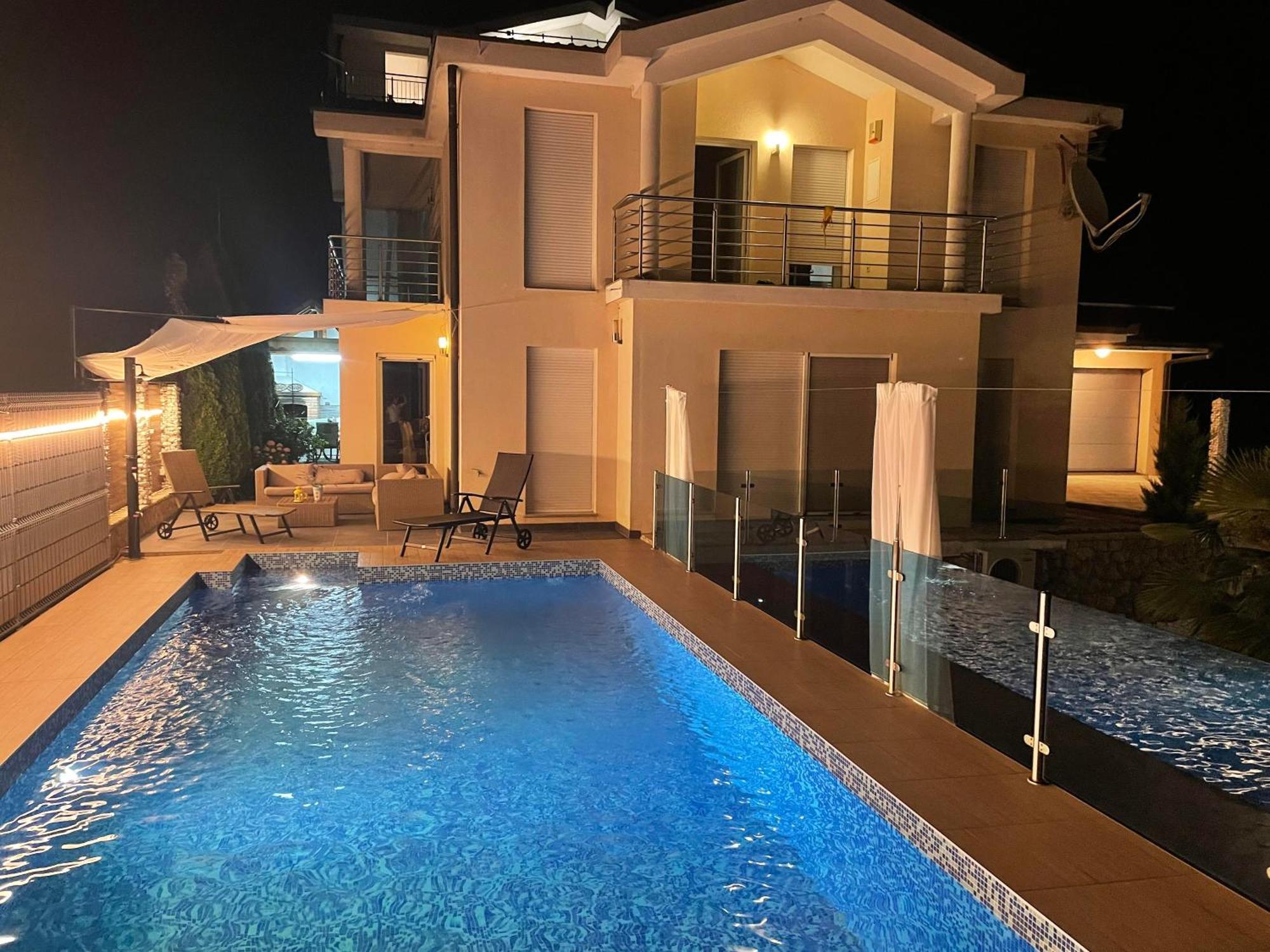 Ferienhaus Siroki Brijeg Exterior photo